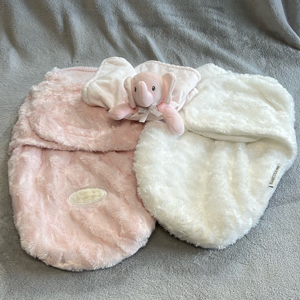 Blankets and Beyond swaddle blankets set 0-3 M